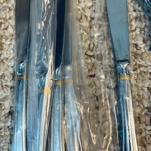 NEW VINTAGE 46 PIECE ESTIA GOTHIC GOLD ACCENT STAINLESS STEEL FLATWARE (KOREA) - Picture 6 of 11